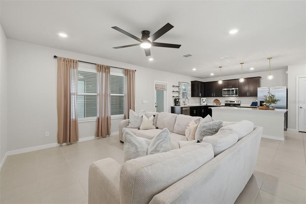 For Sale: $403,000 (4 beds, 3 baths, 2554 Square Feet)
