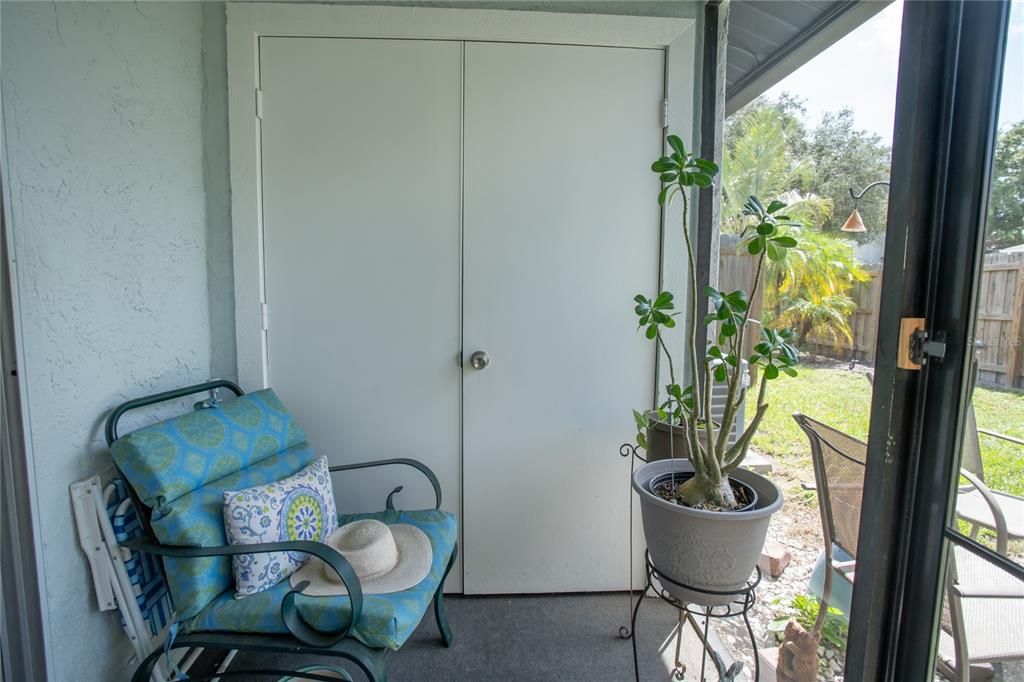 Activo con contrato: $215,000 (2 camas, 2 baños, 810 Pies cuadrados)