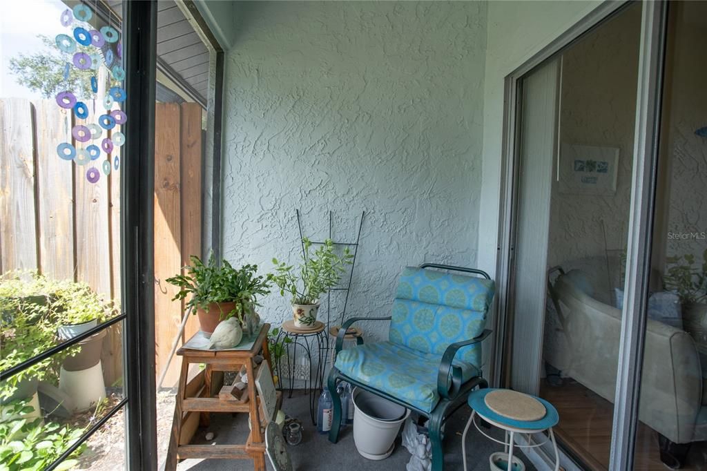 Activo con contrato: $215,000 (2 camas, 2 baños, 810 Pies cuadrados)