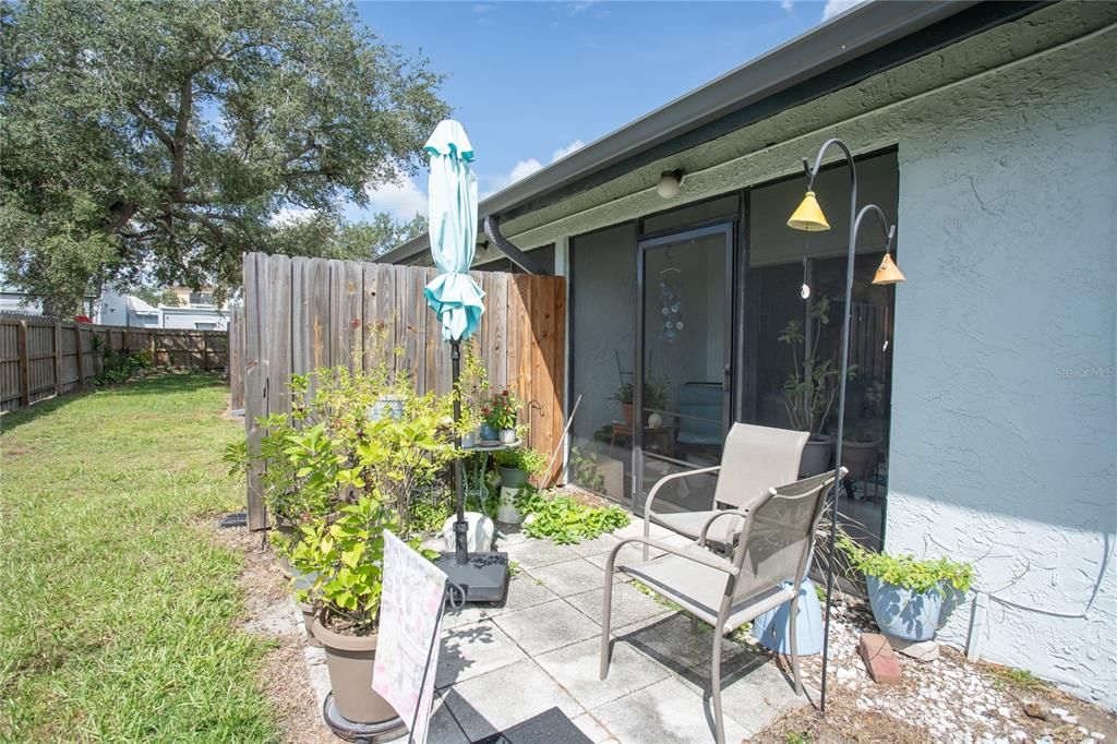 Activo con contrato: $215,000 (2 camas, 2 baños, 810 Pies cuadrados)