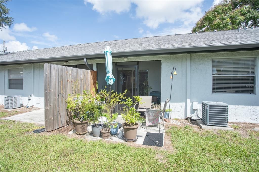 Activo con contrato: $215,000 (2 camas, 2 baños, 810 Pies cuadrados)