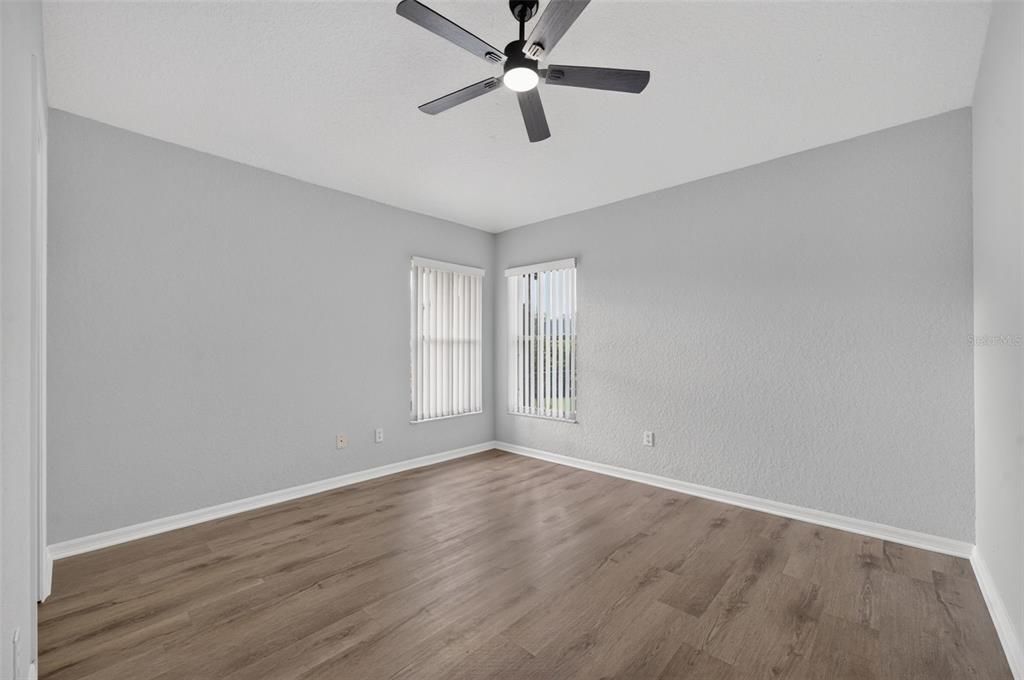 Activo con contrato: $549,000 (4 camas, 3 baños, 2357 Pies cuadrados)