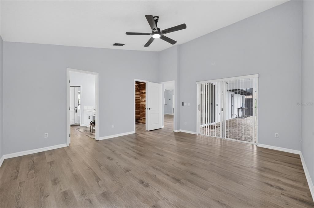 Activo con contrato: $549,000 (4 camas, 3 baños, 2357 Pies cuadrados)