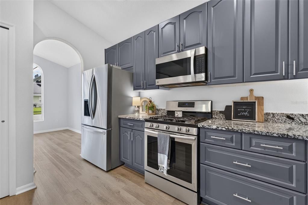 Activo con contrato: $549,000 (4 camas, 3 baños, 2357 Pies cuadrados)