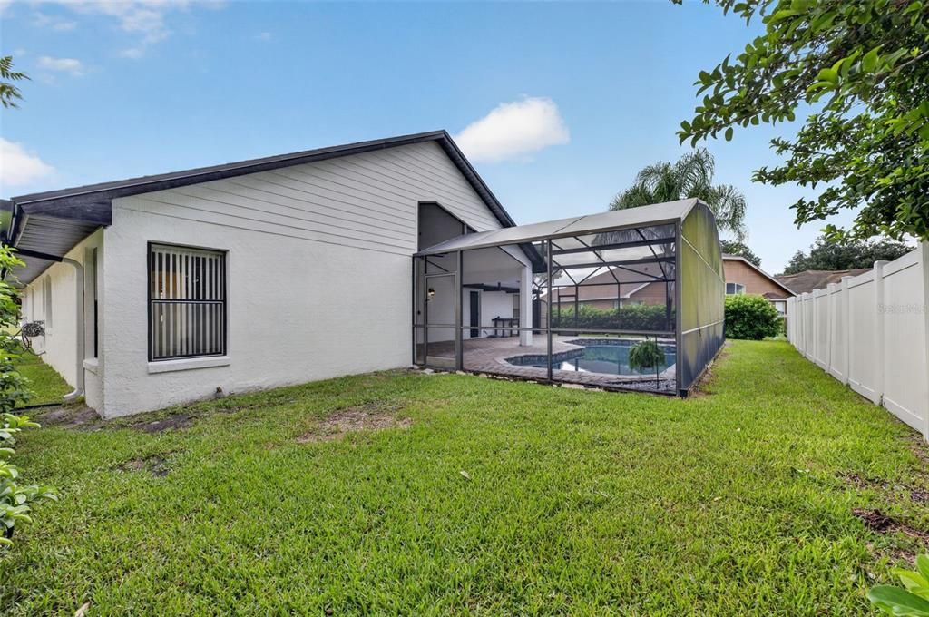 Activo con contrato: $549,000 (4 camas, 3 baños, 2357 Pies cuadrados)