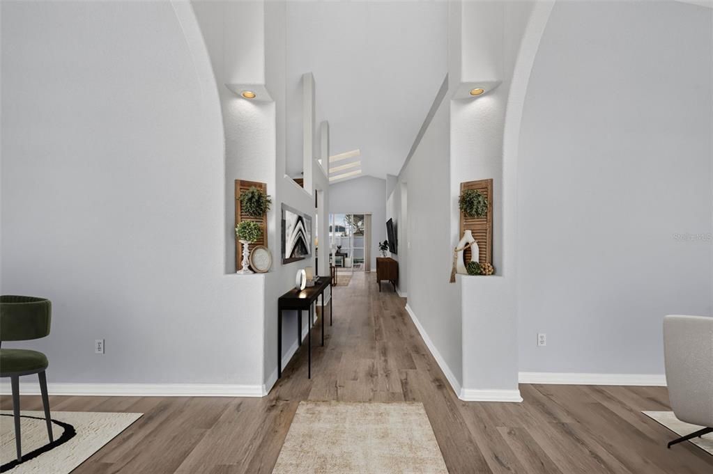 Activo con contrato: $549,000 (4 camas, 3 baños, 2357 Pies cuadrados)
