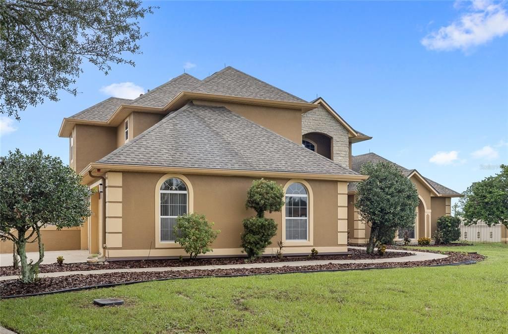 For Sale: $949,000 (5 beds, 4 baths, 3887 Square Feet)