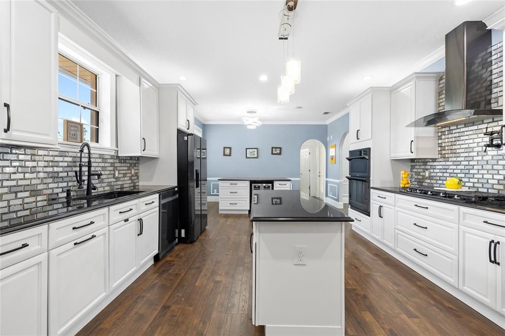 For Sale: $949,000 (5 beds, 4 baths, 3887 Square Feet)