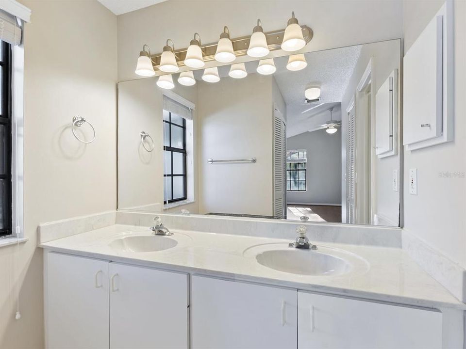 En Venta: $305,000 (2 camas, 2 baños, 1239 Pies cuadrados)