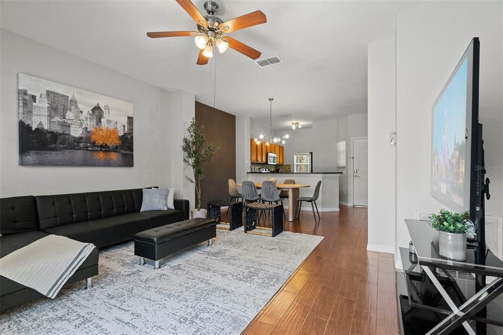 En Venta: $310,000 (3 camas, 2 baños, 1295 Pies cuadrados)