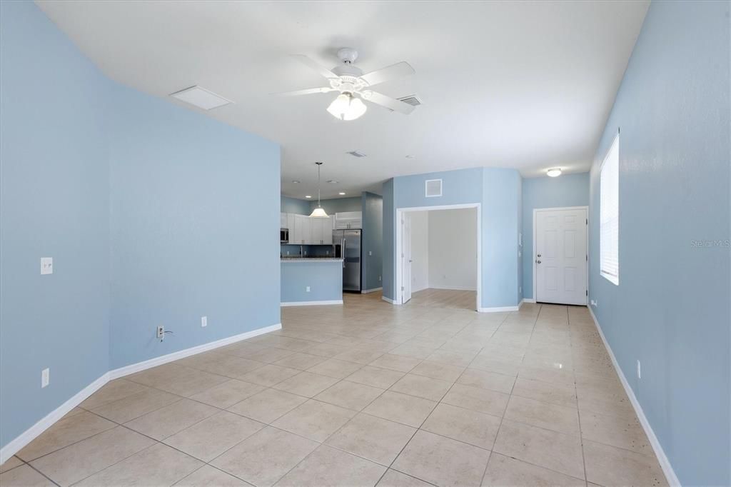 For Sale: $345,000 (3 beds, 2 baths, 1271 Square Feet)