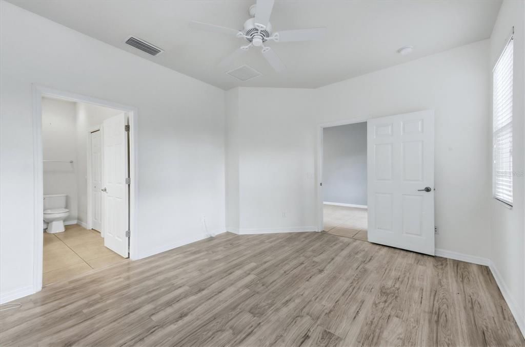 For Sale: $345,000 (3 beds, 2 baths, 1271 Square Feet)
