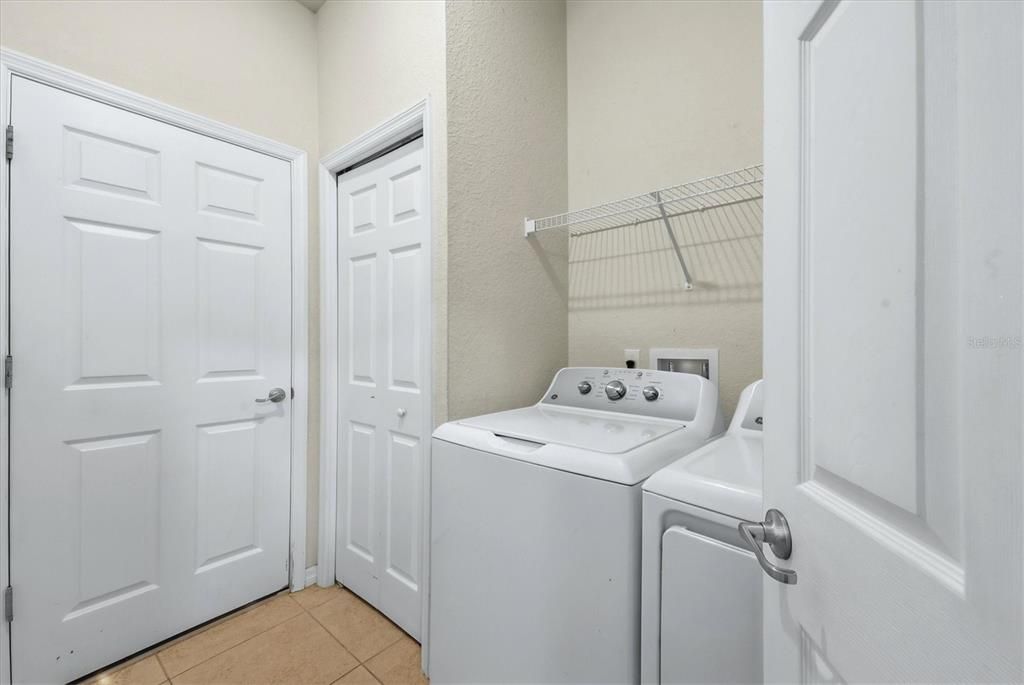 For Sale: $345,000 (3 beds, 2 baths, 1271 Square Feet)