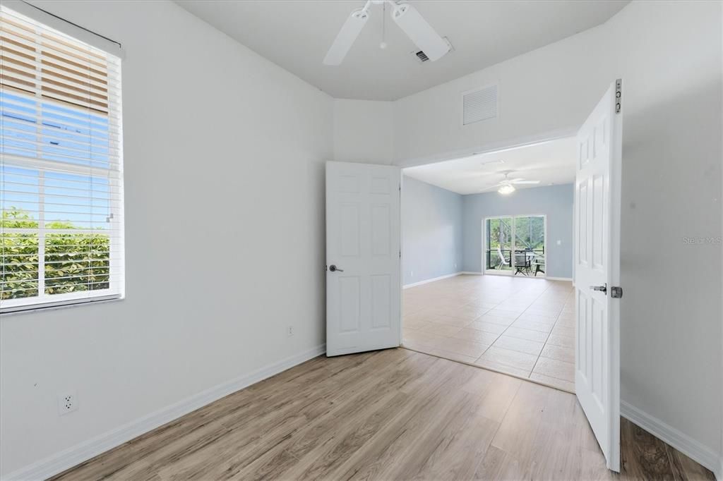 For Sale: $345,000 (3 beds, 2 baths, 1271 Square Feet)