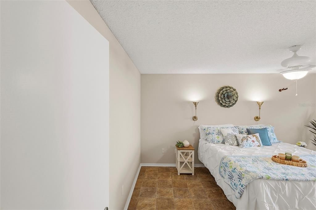 En Venta: $240,000 (2 camas, 2 baños, 1121 Pies cuadrados)