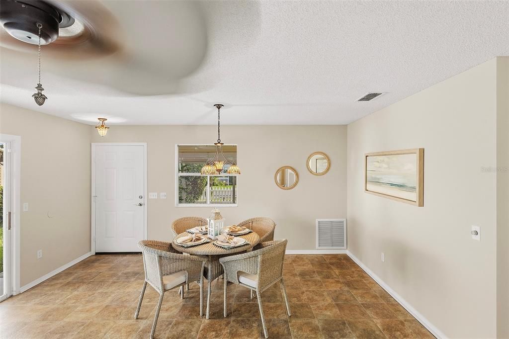 En Venta: $240,000 (2 camas, 2 baños, 1121 Pies cuadrados)