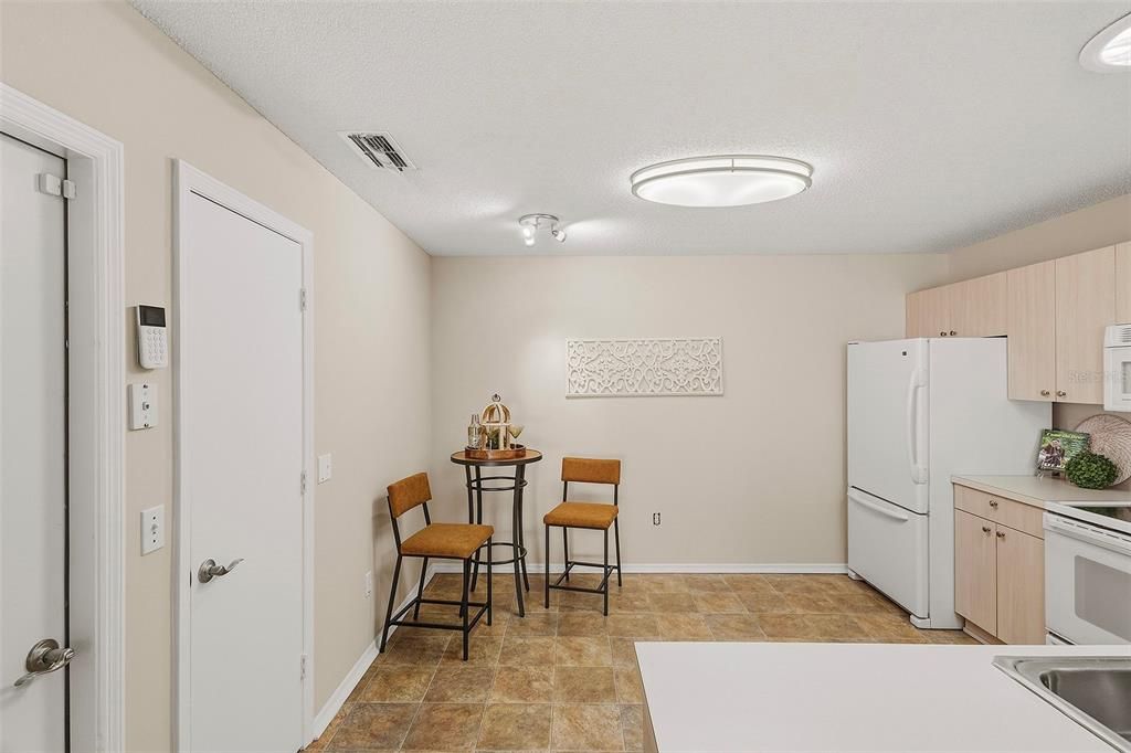 En Venta: $240,000 (2 camas, 2 baños, 1121 Pies cuadrados)