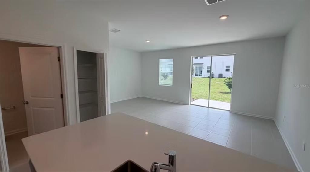 En Renta: $2,395 (3 camas, 2 baños, 1834 Pies cuadrados)
