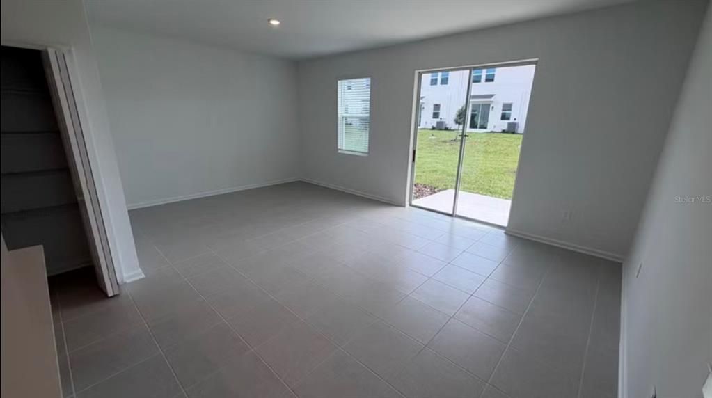 En Renta: $2,395 (3 camas, 2 baños, 1834 Pies cuadrados)