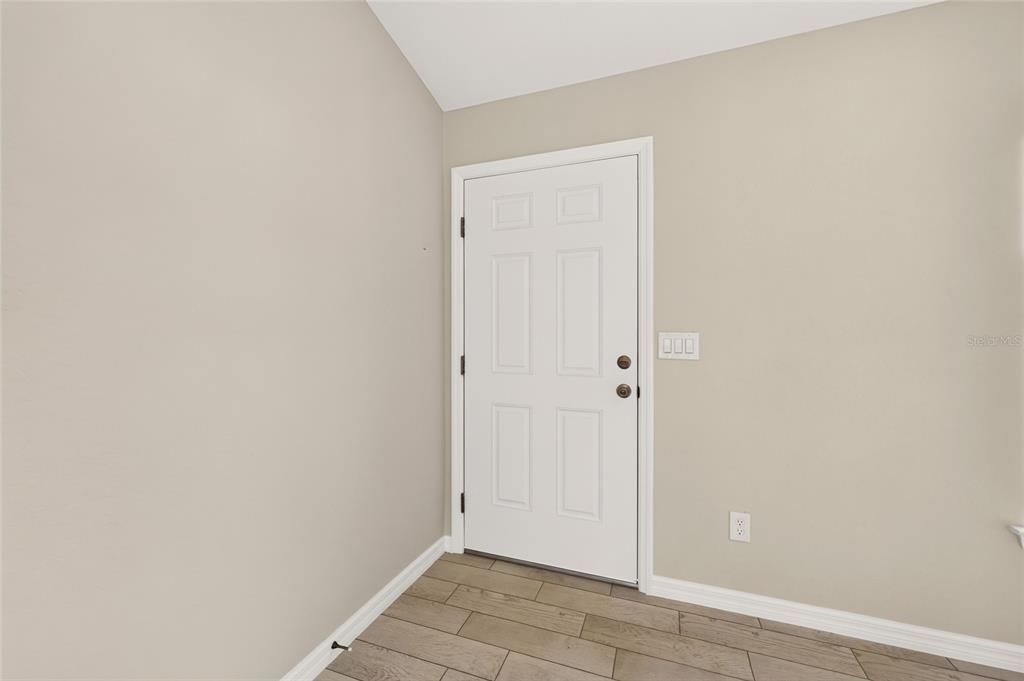 For Sale: $240,000 (3 beds, 2 baths, 1091 Square Feet)