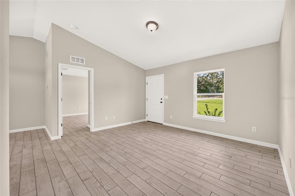 For Sale: $240,000 (3 beds, 2 baths, 1091 Square Feet)