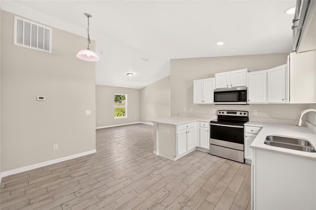 For Sale: $240,000 (3 beds, 2 baths, 1091 Square Feet)