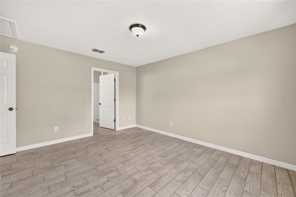 For Sale: $240,000 (3 beds, 2 baths, 1091 Square Feet)