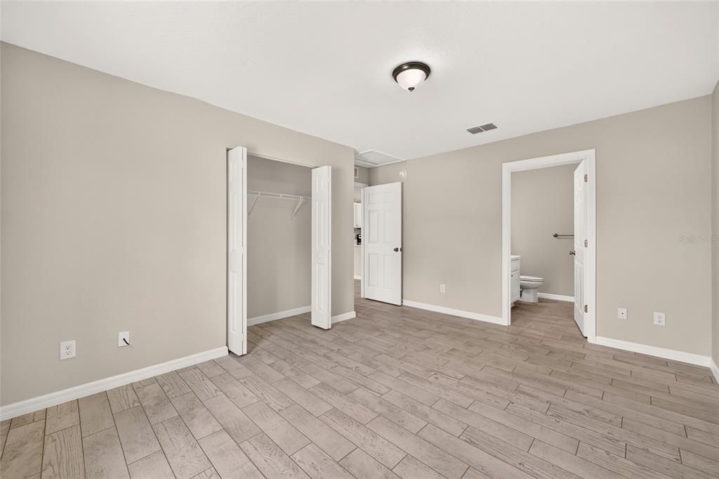 For Sale: $240,000 (3 beds, 2 baths, 1091 Square Feet)
