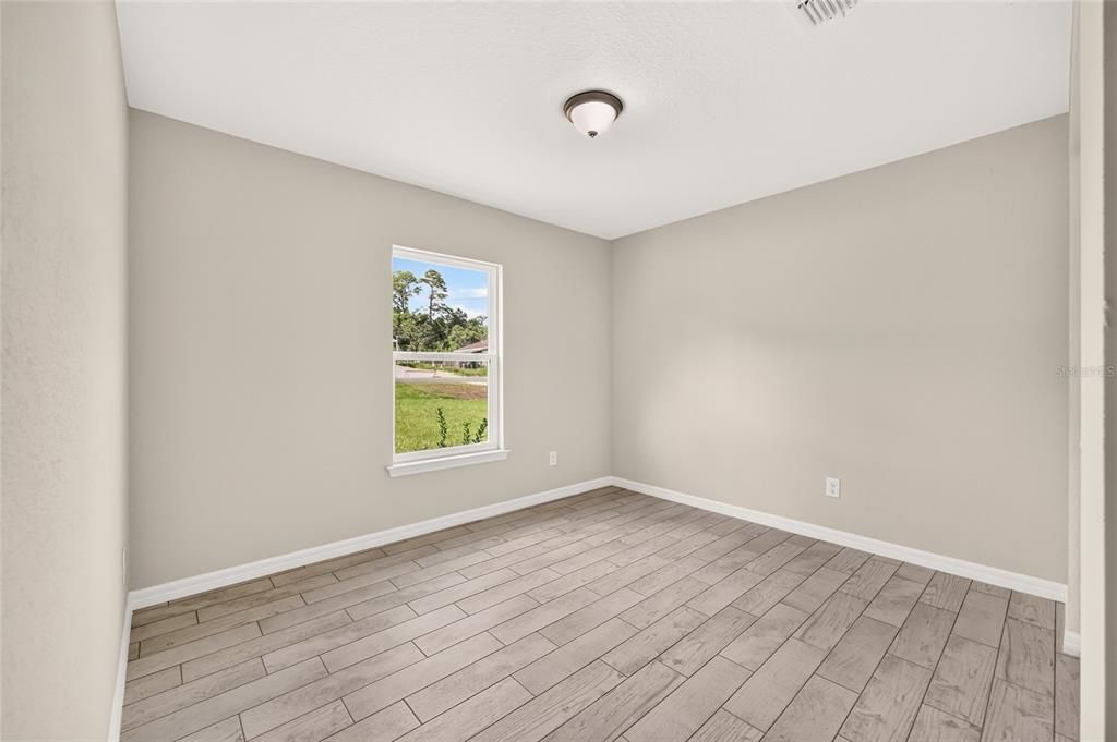For Sale: $240,000 (3 beds, 2 baths, 1091 Square Feet)