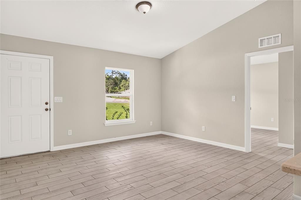 For Sale: $240,000 (3 beds, 2 baths, 1091 Square Feet)