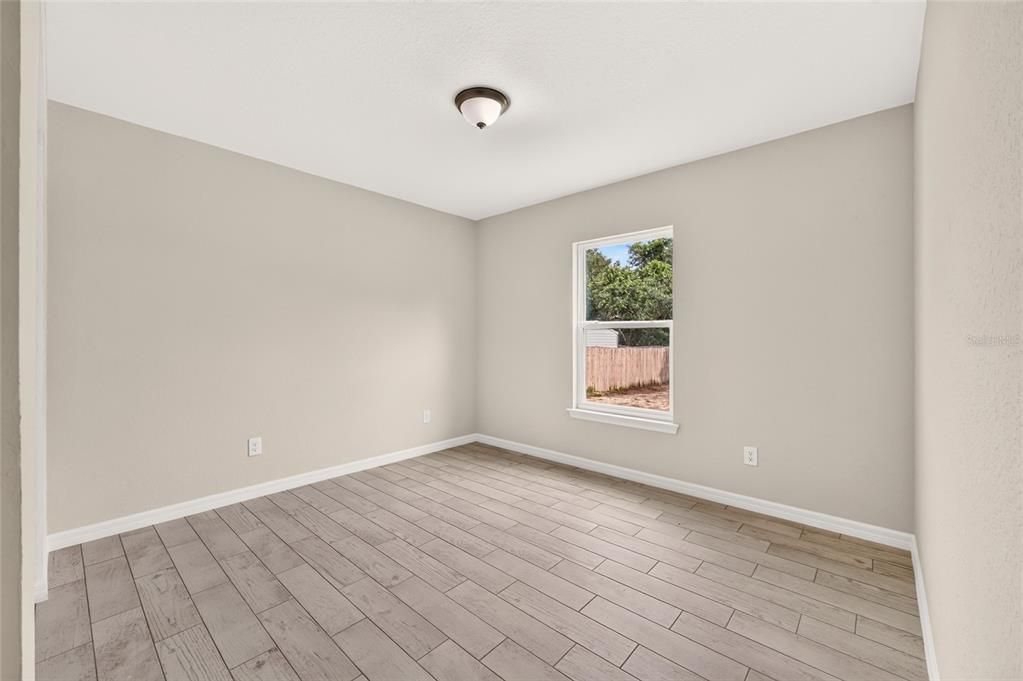 For Sale: $240,000 (3 beds, 2 baths, 1091 Square Feet)