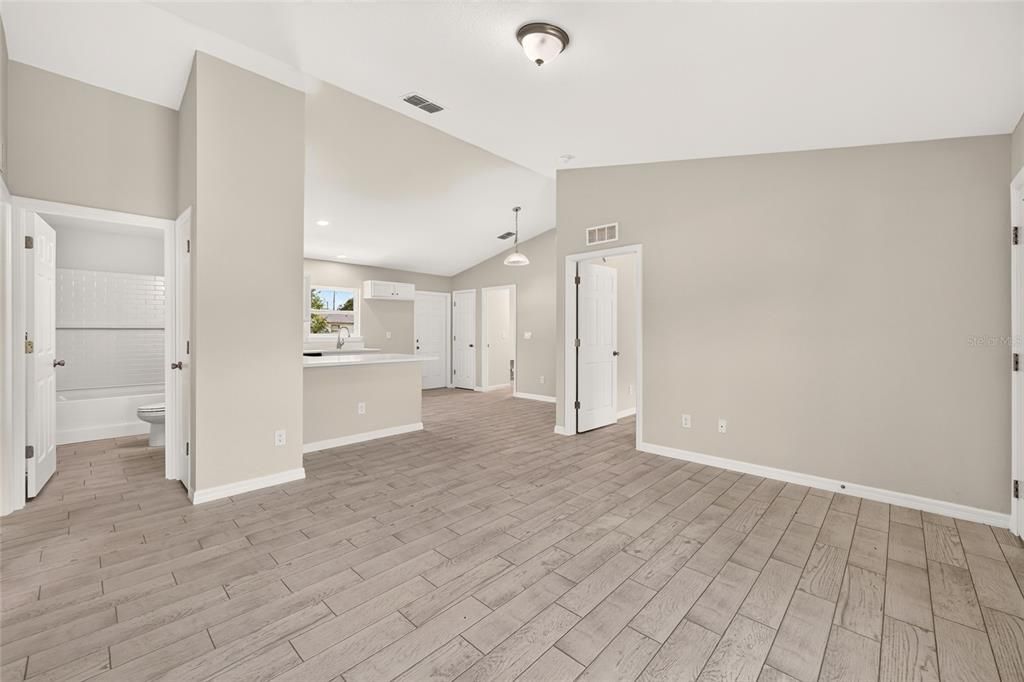 For Sale: $240,000 (3 beds, 2 baths, 1091 Square Feet)
