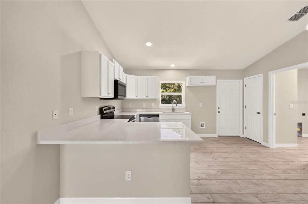 For Sale: $240,000 (3 beds, 2 baths, 1091 Square Feet)