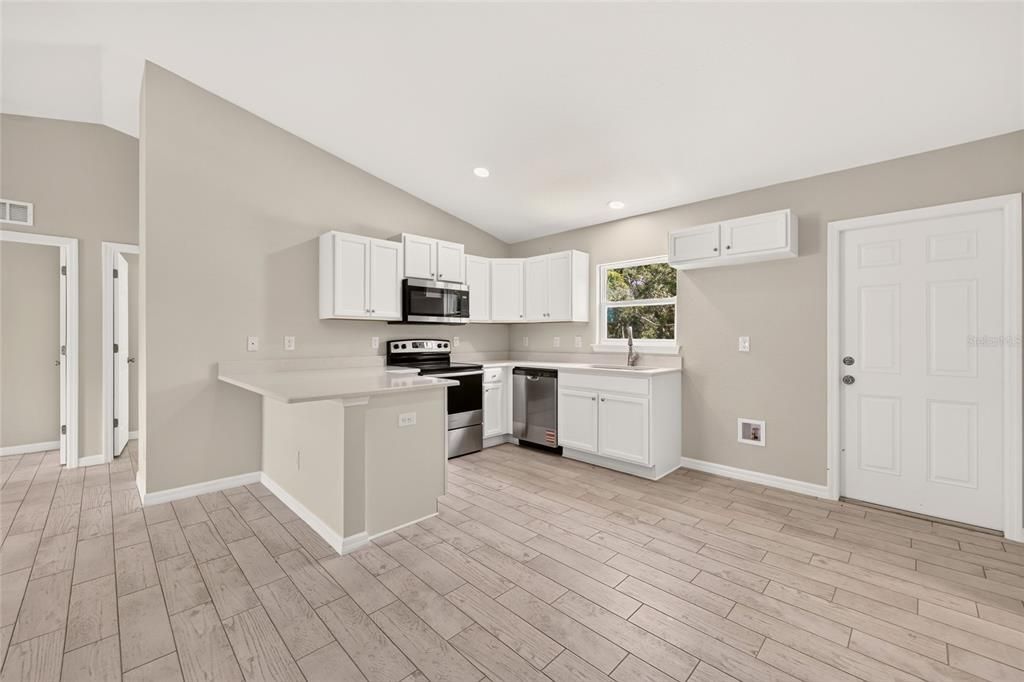For Sale: $240,000 (3 beds, 2 baths, 1091 Square Feet)