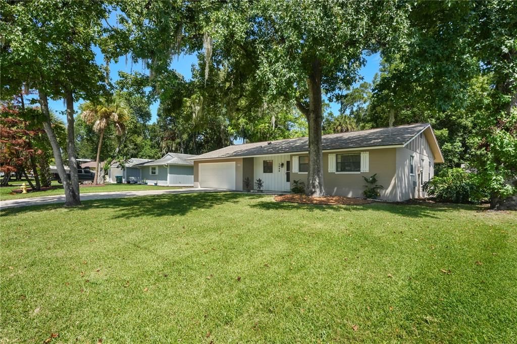 For Sale: $249,000 (2 beds, 2 baths, 1384 Square Feet)