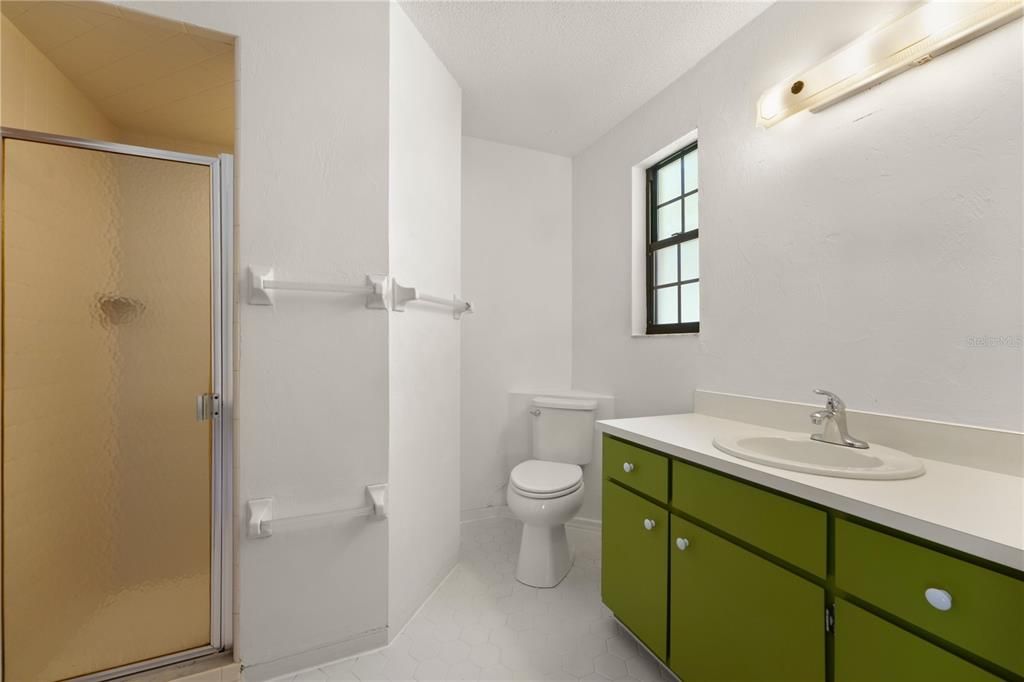 For Sale: $249,000 (2 beds, 2 baths, 1384 Square Feet)