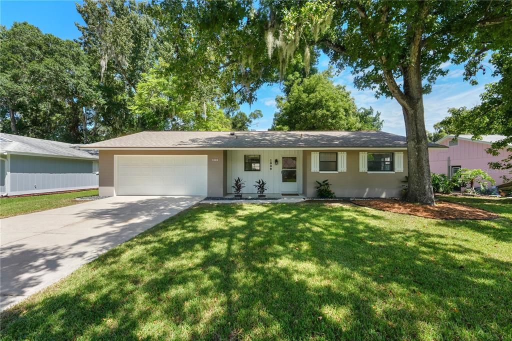 For Sale: $249,000 (2 beds, 2 baths, 1384 Square Feet)