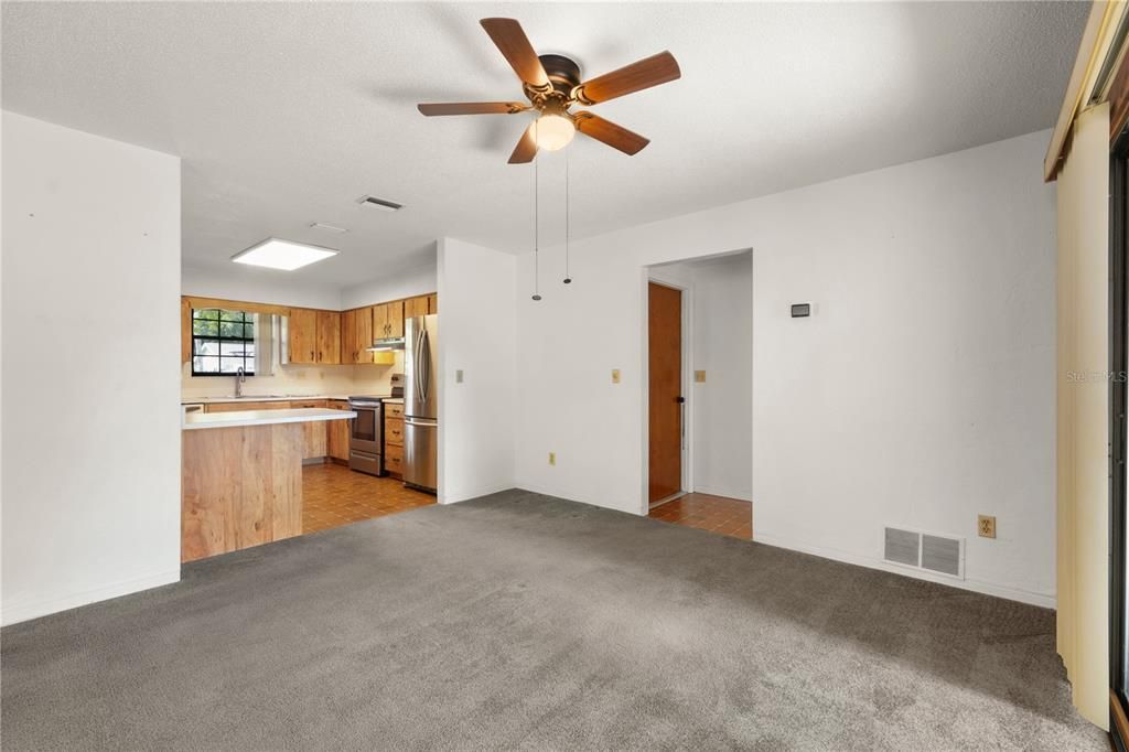 For Sale: $249,000 (2 beds, 2 baths, 1384 Square Feet)