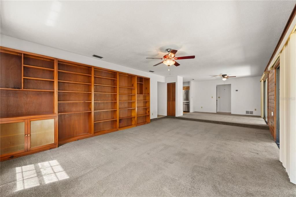For Sale: $249,000 (2 beds, 2 baths, 1384 Square Feet)