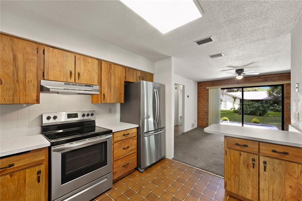 For Sale: $249,000 (2 beds, 2 baths, 1384 Square Feet)