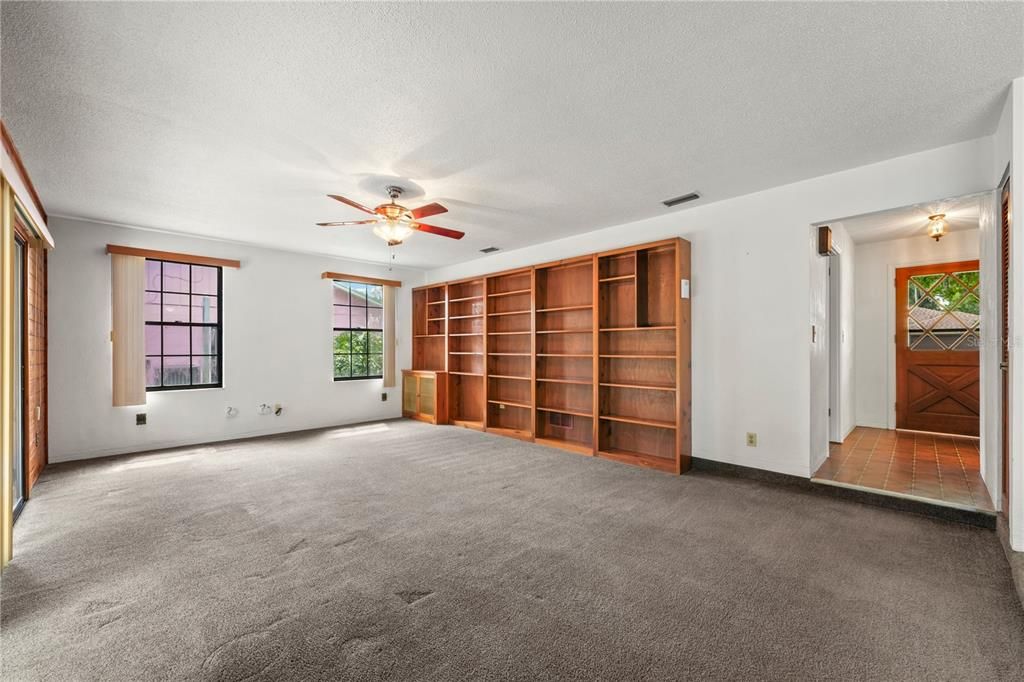 For Sale: $249,000 (2 beds, 2 baths, 1384 Square Feet)