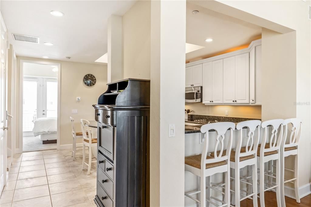 En Venta: $424,900 (4 camas, 3 baños, 2245 Pies cuadrados)