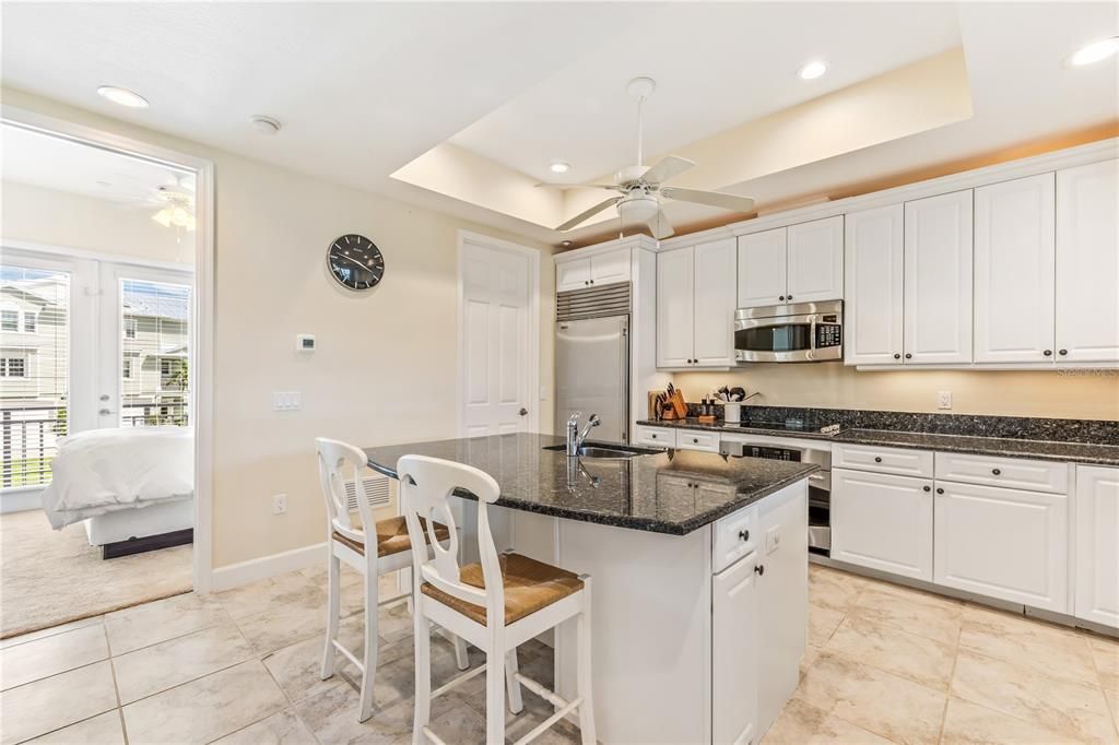 En Venta: $424,900 (4 camas, 3 baños, 2245 Pies cuadrados)