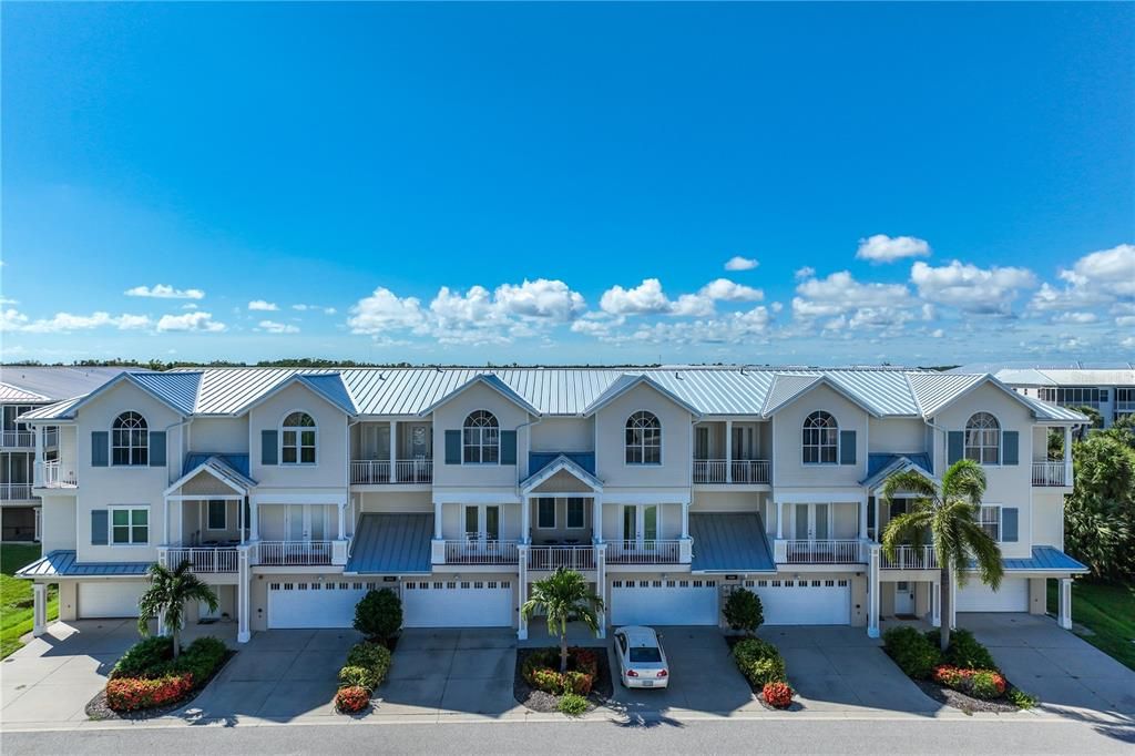 En Venta: $424,900 (4 camas, 3 baños, 2245 Pies cuadrados)