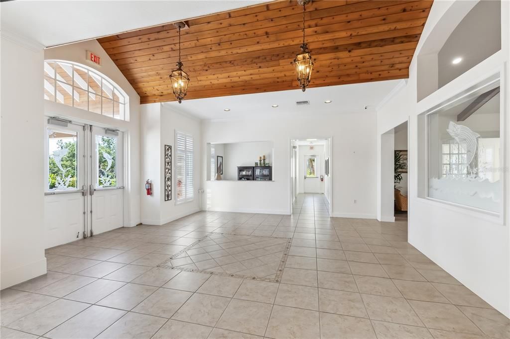 En Venta: $424,900 (4 camas, 3 baños, 2245 Pies cuadrados)