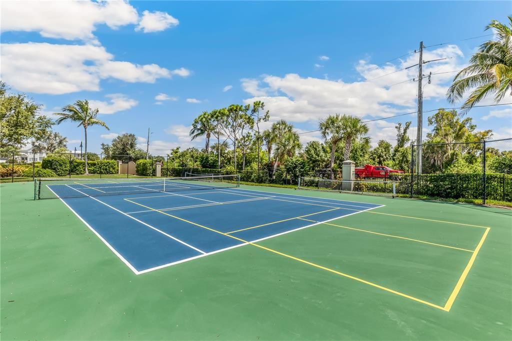 En Venta: $424,900 (4 camas, 3 baños, 2245 Pies cuadrados)