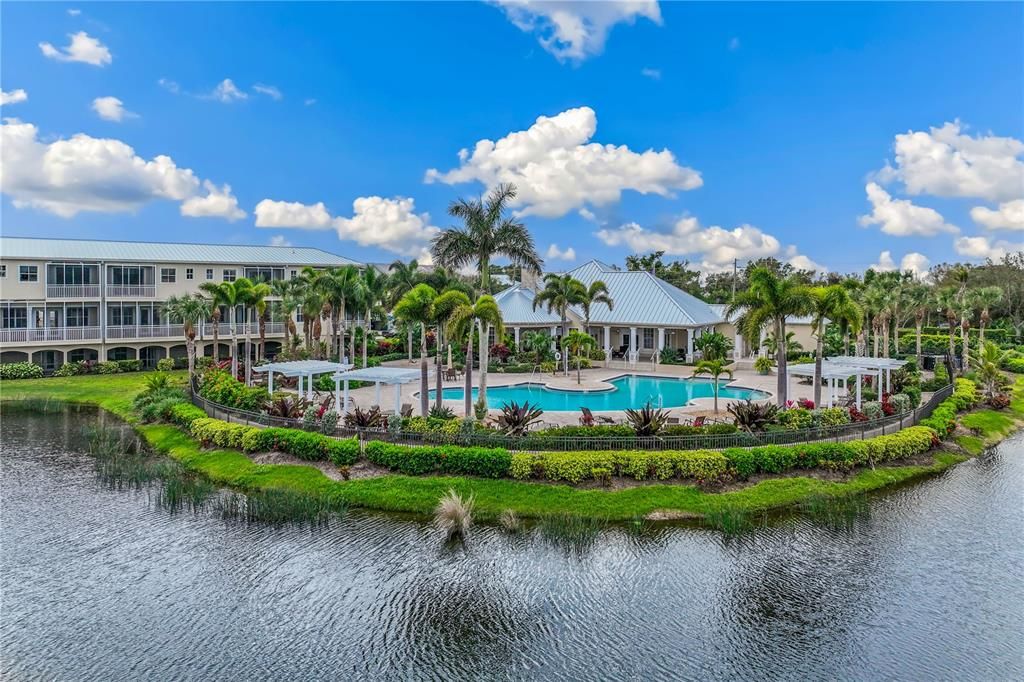 En Venta: $424,900 (4 camas, 3 baños, 2245 Pies cuadrados)