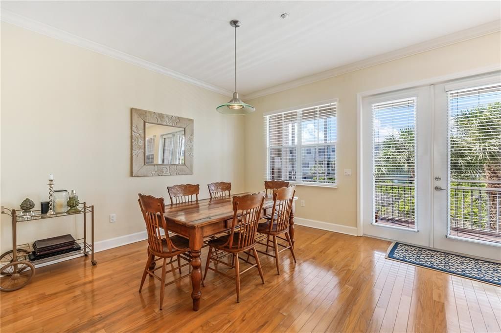 En Venta: $424,900 (4 camas, 3 baños, 2245 Pies cuadrados)