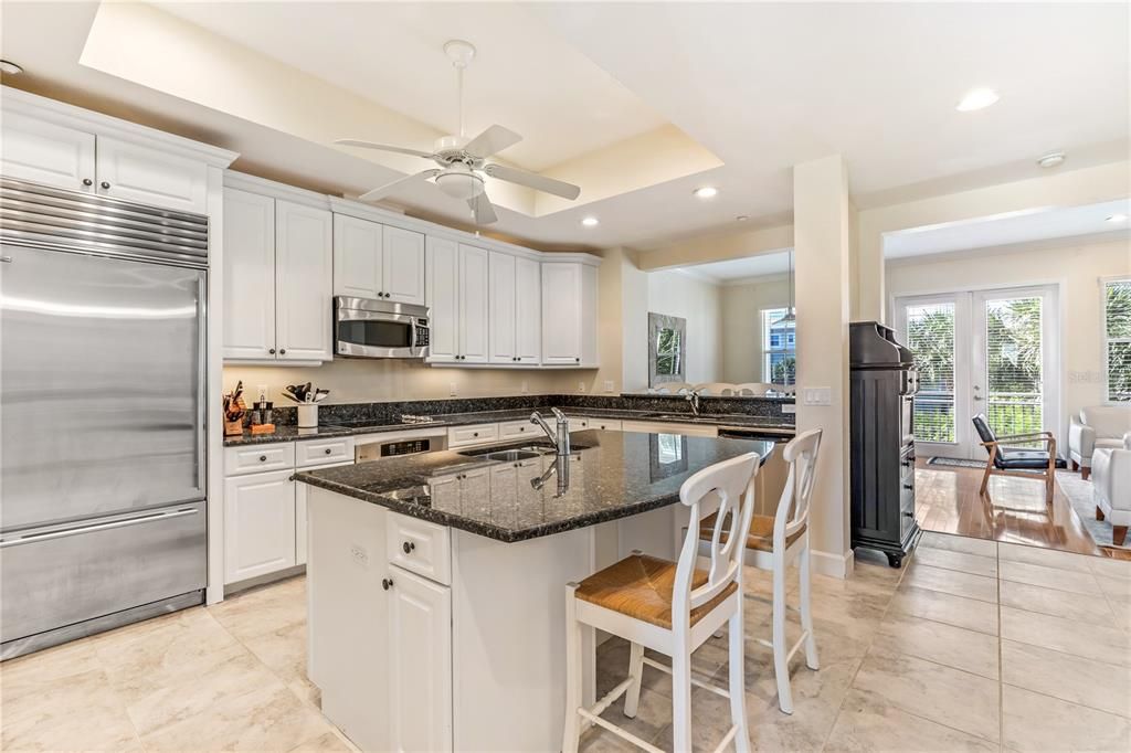 En Venta: $424,900 (4 camas, 3 baños, 2245 Pies cuadrados)