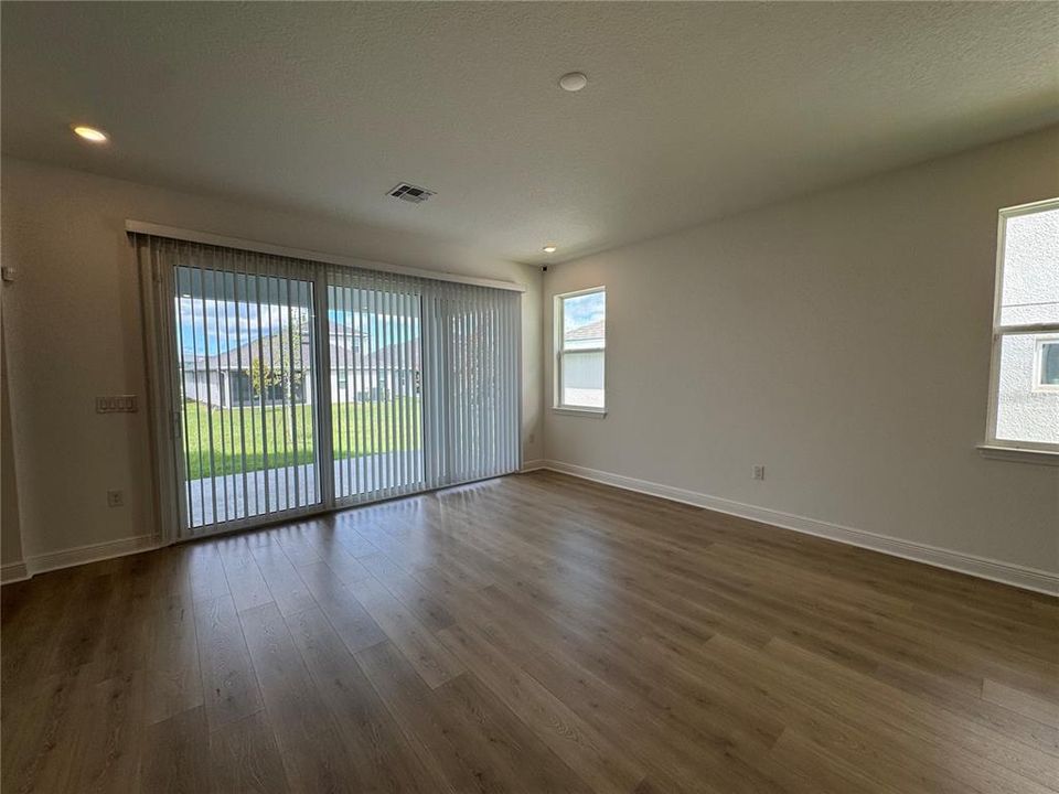For Rent: $4,300 (6 beds, 4 baths, 3412 Square Feet)